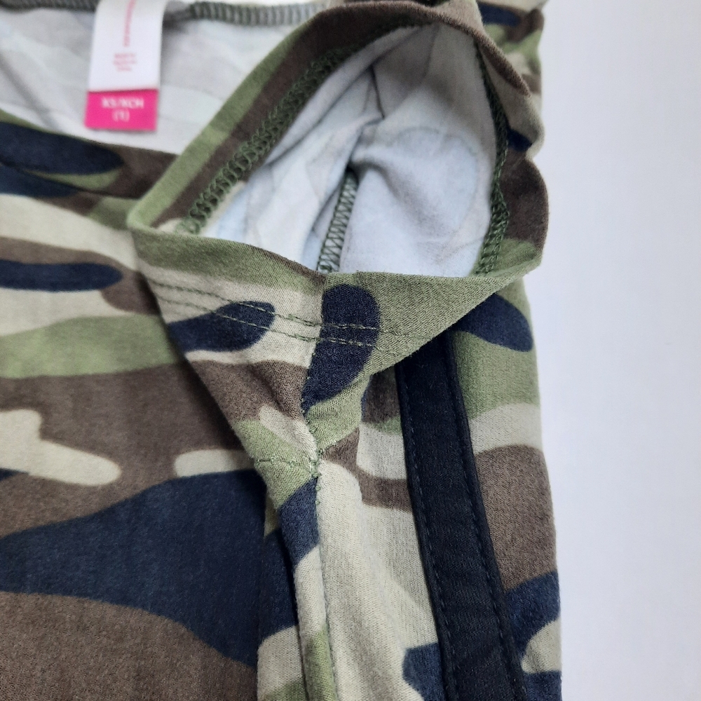 Size XS (1) Soft Stretchy Camo Bodycon dress with Snaps at bottom - Picture 5 of 7